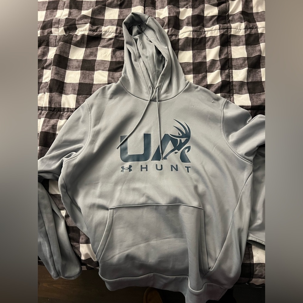 Under armour hooded sweatshirt.